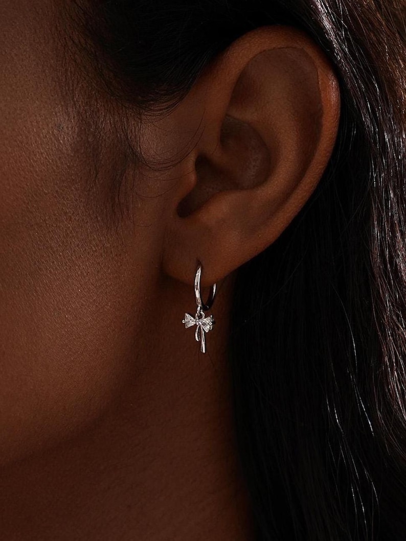 Pendientes de aro con lazo, pendientes colgantes de plata de ley 925, pendientes delicados para mujer, regalo para dama de honor, regalo de Navidad para ella imagen 5