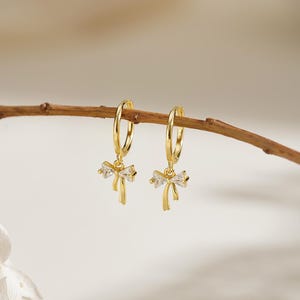 Pendientes de aro con lazo, pendientes colgantes de plata de ley 925, pendientes delicados para mujer, regalo para dama de honor, regalo de Navidad para ella imagen 3