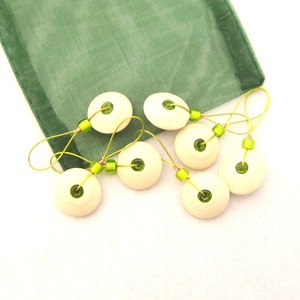 Wood Bead Knitting Stitch Markers Set of 7 Off White Wood Donut Bead Marker Choice of Green, Pink or Blue image 1