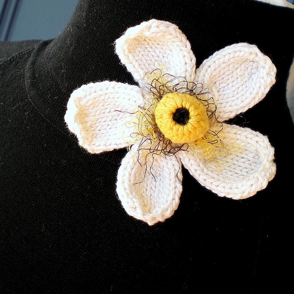 PDF Knit Flower Pattern - Daisy Flower