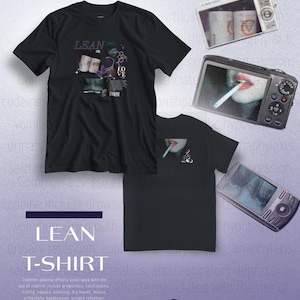 Può includere: T-shirt nera "LEAN" con un design grafico con testo e immagini. La maglietta include un elenco di effetti collaterali e il testo "RX NOISE". Immagini aggiuntive includono una fotocamera digitale e una fotocamera a pellicola.