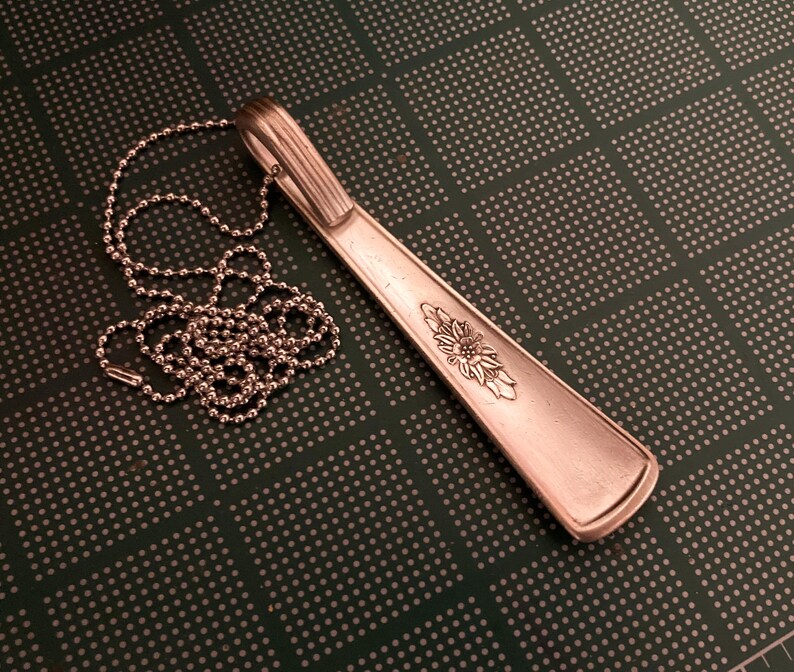 Spoon Pendant Necklace, Vintage Silverplate Silverware Handle Pendant, Upcycled Repurposed, Jewelry for Her, Gift for Mom or Wife, 1940 image 3