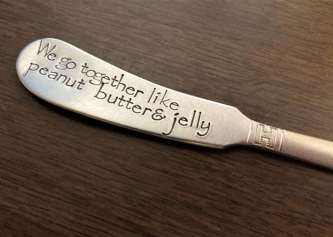 Frühstücksbrettchen Aus Holz – Mit Gravur „We Go Together Like Bacon & Eggs“