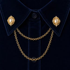 エレガントなパールフラワーカラーピン、ダブルチェーンエナメルブローチ、エドワード朝スタイルのジュエリー、女性へのギフト