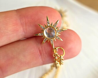 Gouden Sunburst-kraagkettingspeld, Celestial Star-shirtbroche, iriserende kristallen reversketting, dubbele kettingkraagclip