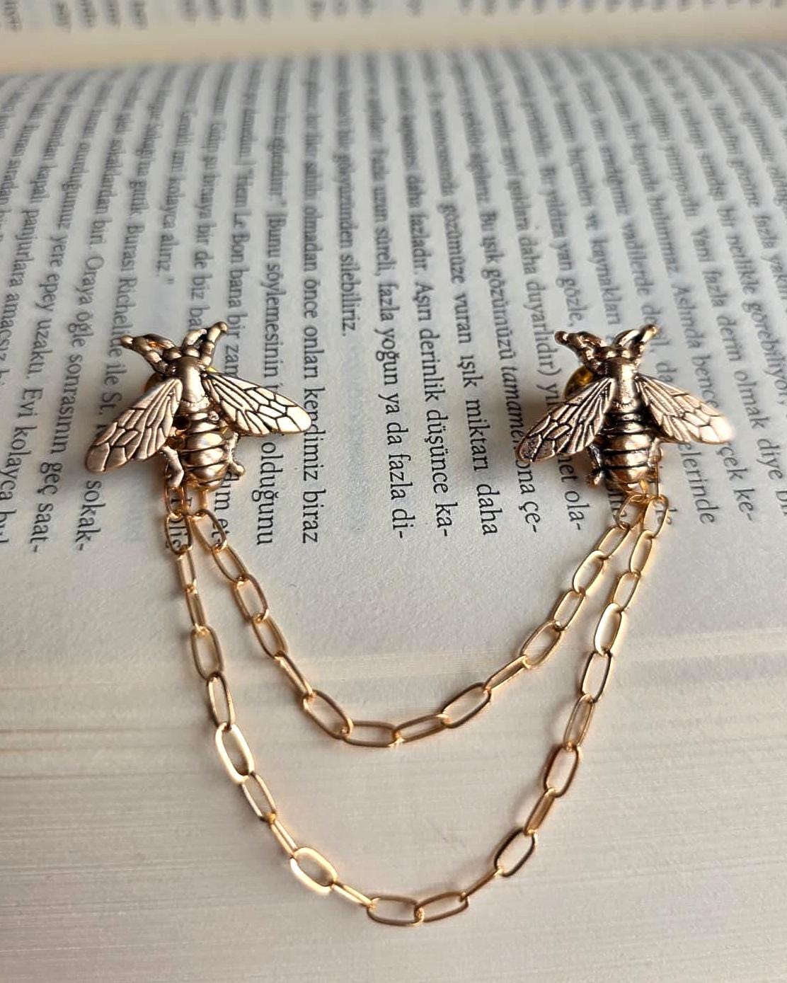 ビーカラーチェーンブローチ - シルバー＆ゴールドのヴィンテージ