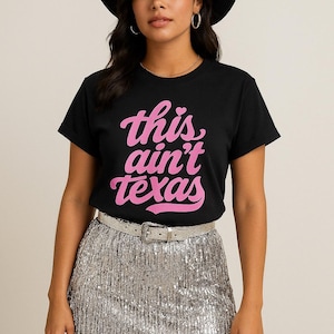 楽しいピンクの「This Ain't Texas」Beyhive Tシャツ、ビヨンセ・カウボーイ・カーターのツアー衣装アイデア、ビヨンセファンへのギフト、カントリーコンサート衣装、ツアー衣装