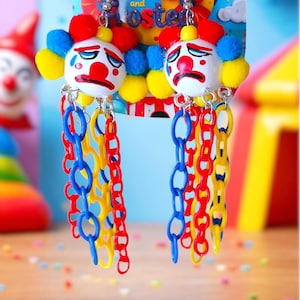 Pendientes colgantes de payaso triste: Joyería de bisutería Rainbowcore