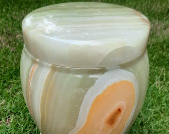 Onyx Marble Memorial Urn – Elegant Handmade Cremation Urn for Human or Pet Ashes