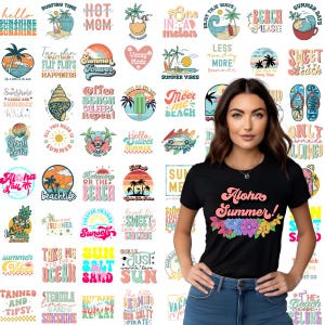 Puede incluir: Una colección de 40 diseños gráficos coloridos con temática de verano que incluyen frases como "Aloha Summer!" y "Sweet Beach". Los diseños son perfectos para camisetas, tazas, bolsas de mano y otros productos de verano.