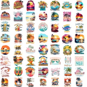 Op de afbeelding: Een verzameling van 40 kleurrijke ronde zomerthema-ontwerpen met palmbomen, stranden, zonsondergangen en surfplanken. De ontwerpen bevatten tekst zoals "Life's Better in Summer", "Aloha Summer", "Beach Bum", "Sun Salt Sand", "Respect Locals", "Summer Time Good Vibes Only", "Surf's Up" en "Summer Vibes".