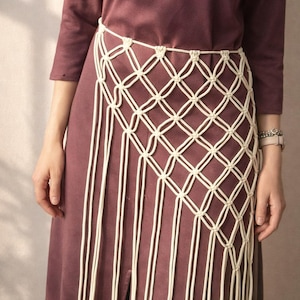 Ręcznie robiony pas z makramy na biodra – boho, siatkowy pas z frędzlami – narzutka z siatki – strój Burning Man