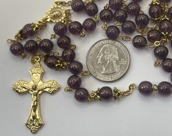 Rosario de cuentas moradas y doradas - Uvas en un crucifijo - Rosario - Crucifijo dorado - Rosario de diez años completo - Rosario católico