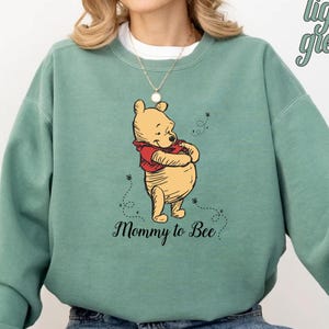Mommy To Bee Sweatshirt, Winnie The Pooh Sweatshirt, Cute Daddy To Bee Sweatshirt, Pregnancy Reveal Sweatshirt, Funny New Mom Sweatshirt