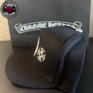 Boné de beisebol com estampa de snapback Triple Cross Trucker elegante preto