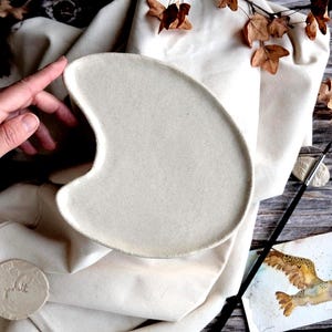 Artisan Ceramic Watercolor Palette: Glossy Beige, Handmade in Spain