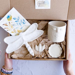 Kit Completo Cerámico Artesanal para Mezclar Acuarela: Paleta Libélula, Soporte Pincel Flor de Loto, Mini Paleta Redonda, Vaso Agua