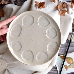 Handmade speckled ceramic palette for watercolor, Round ceramic watercolor palette for glossy glaze, Artisan ceramic palette for painters.