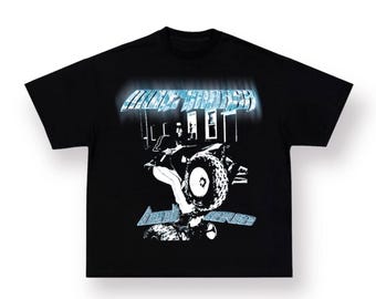 Storleksguide för lilla Uzi Graphic T-shirt