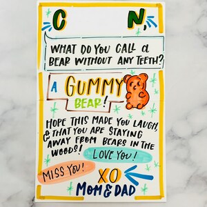 Tarjeta personalizada de Camp Happy Mail para campistas. Mensaje y colores personalizados.