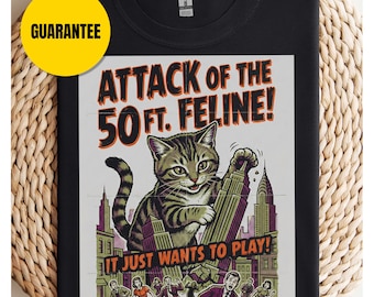 Angriff des 50 FT Feline Black Shirt - Unisex Softstyle T-Shirt, lustiges süßes Katzen T-Shirt, Katzenliebhaber Geschenk, Katzenmutter Shirt, Katzenpapa T-Shirt