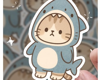 Süßer Haifischkatzenaufkleber - Kawaii Kitty im Haifischkostüm Vinyl Aufkleber, lustiger Ozeantieraufkleber für Laptop oder Wasserflasche