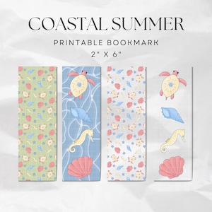 以下が含まれることがあります： 「Coastal Summer」の印刷可能なブックマーク、各5cm x 15cm。デザインには、ウミガメ、タツノオトシゴ、貝殻、ヒトデが、青、ピンク、緑の色合いで描かれています。「Coastal Summer」の文字が上部にあります。