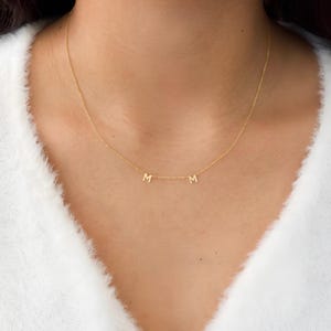 Collier initial élégant personnalisé, collier lettre personnalisé, petit collier lettre initiale, collier superposé délicat, bijoux minimalistes