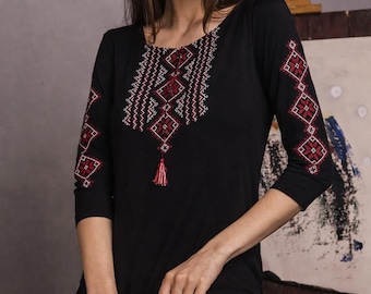 Blusa tradicional ucraniana Vyshyvanka con bordado geométrico rojo y blanco y mangas tres cuartos (tallas S-3XL) - 4 colores