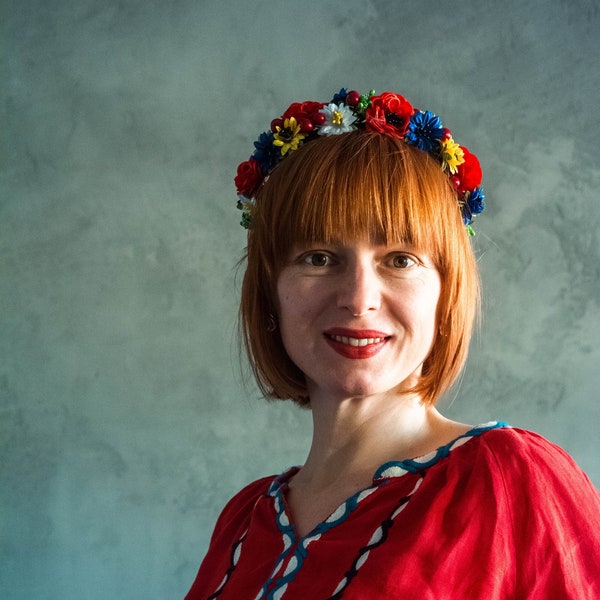 Vinok ukrainien élégant dans des couleurs traditionnelles, bandeau ukrainien, style ukrainien, cadeau ukrainien