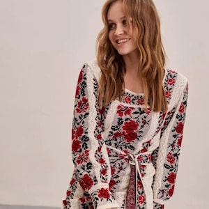 TP-4XL Robe ukrainienne en tricot élégante et moderne, Robe d'été avec broderie de fleurs, Robe Vyshyvanka, Robe de ressource en lin