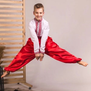 Pantalones cosacos ucranianos rojos, Sharovary rojo para niños, ropa popular ucraniana, niño ucraniano, pantalones ucranianos imagen 1