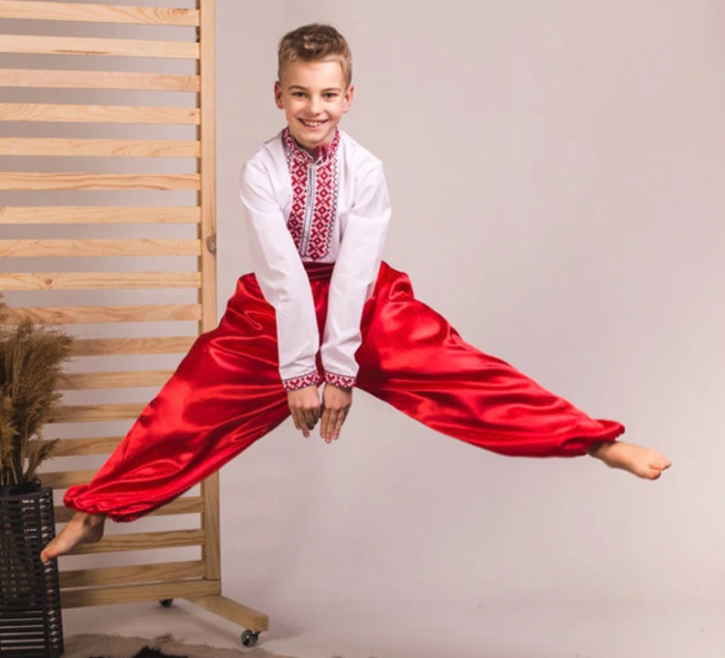 Pantalones cosacos ucranianos rojos, Sharovary rojo para niños, ropa popular ucraniana, niño ucraniano, pantalones ucranianos imagen 1