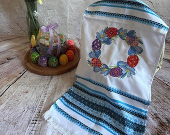 Großes Ukrainisches Ostertuch - Blaue Ryshnyk Korbabdeckung mit bestickter Pysanka, slawische Pascha bestickter Korbabdeckung