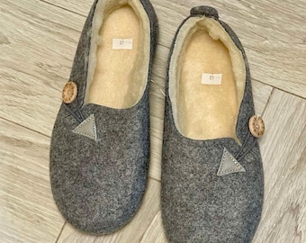 Natural Wool Slippers Made in Ukraine – Carpathian Sheepskin House Shoes – Warm Gray Felt Slippers for Home Comfort