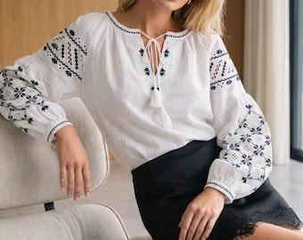 Elegante Ukrainische Bestickte Bluse – Schwarzes Vyshyvanka – Modernes Boho Folk Shirt