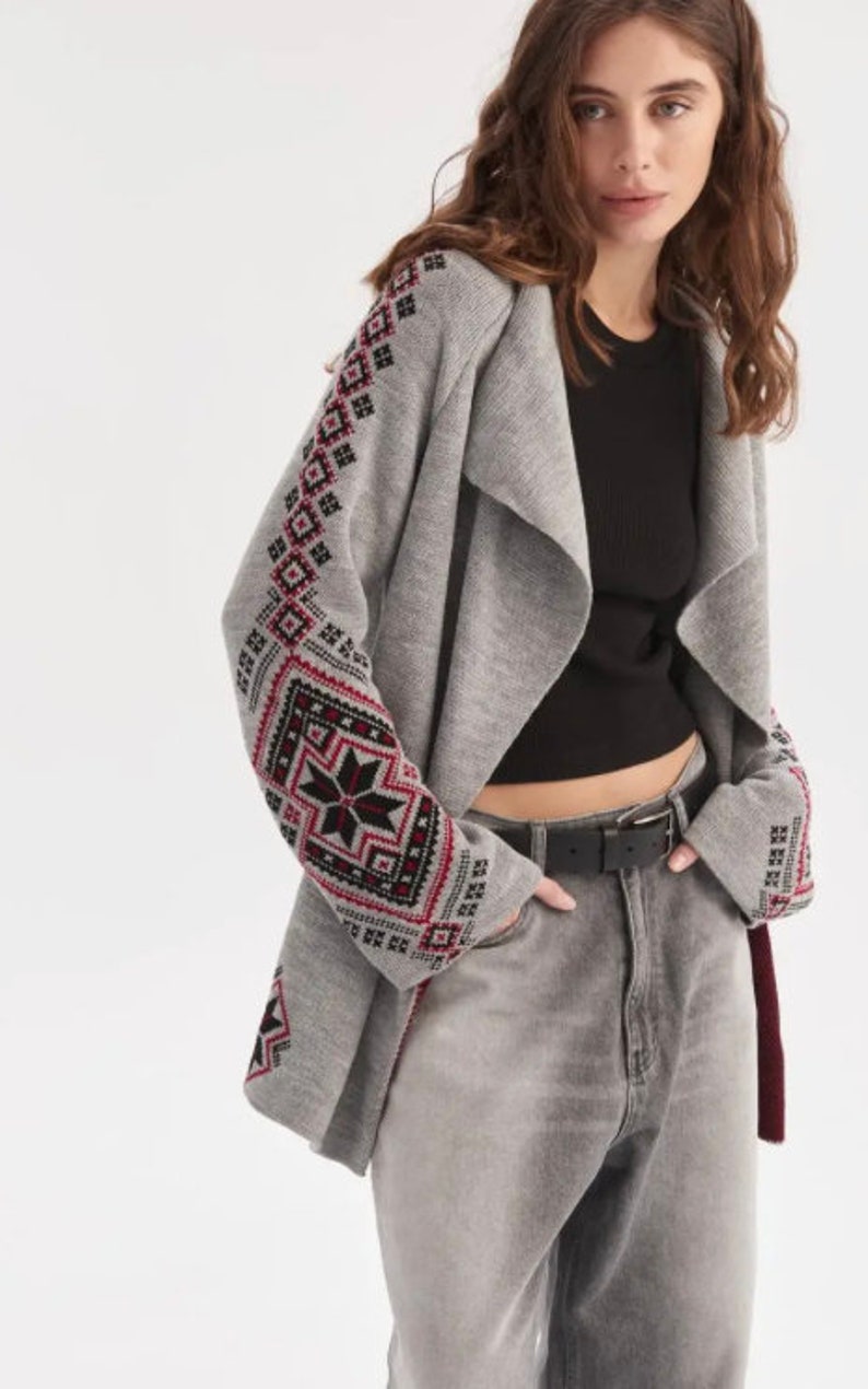 Aztec Geometric Cozy Cardigan Sweater, Wool Wrap Shawl Western Southwest, Knitted Winter Cardigan in Geometric Style Gray