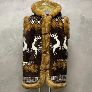 Gilet de montagne traditionnel unisexe en laine mérinos avec capuche, gilet en laine de mouton fabriqué en Ukraine, gilet en laine pour femme, gilet en laine de renne