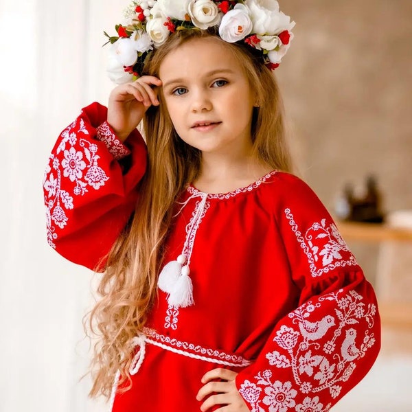 Belle robe ukrainienne pour fille avec broderie florale, Robe Vyshyvanka pour fille, Robe à fleurs pour fille, Robe d'été brodée