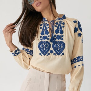 Bestickte Bluse im Boho-Stil, modernes Vyshyvanka, Ukrainisches Nouveau-Hemd, Boho-Hemd für den Sommer