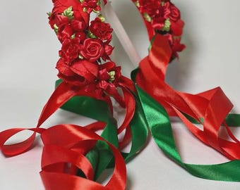 Handwerklich hergestellter roter floraler Vinok-Kranz - Ukrainische Blumenkrone mit Bändern - Folklore-Kopfschmuck für Festivals und Feiern