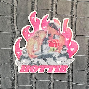 Hottie holografische waterbestendige sticker: sprankelend, vlammen, schattige vrouwelijke sticker, glanzende sticker voor laptop, waterfles, dagboek