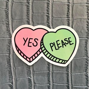 Adesivo holográfico resistente à água Yes Please Candy Hearts – Arco-íris, decalque feminino fofo, adesivo brilhante para laptop, garrafa de água, diário