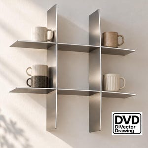 Op de afbeelding: Een wandplank van metaal met een rasterontwerp en vier open vakken. Vier keramische mokken in diverse neutrale tinten staan op de planken. Een klein wit label in de hoek bevat de tekst DVD DiVector Drawing.