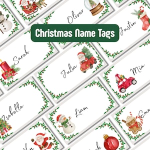 Peut inclure: Étiquettes de Noël blanches avec des illustrations à l'aquarelle du Père Noël, de bonhommes de neige et de décorations de Noël. Chaque étiquette est ornée d'une bordure de houx vert et porte un nom en écriture élégante. Le texte "Christmas Name Tags" est affiché sur une bannière verte.