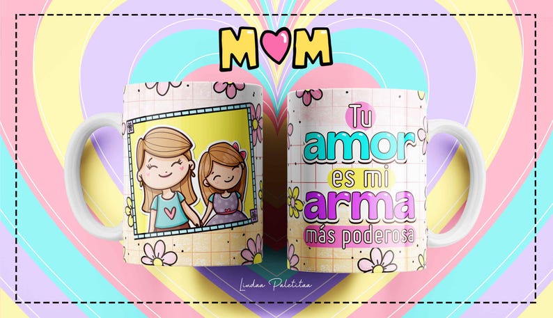 Puede incluir: Taza de cer&aacute;mica blanca con un dise&ntilde;o rosa, azul y amarillo. Un lado presenta una ilustraci&oacute;n de dibujos animados de dos chicas con el texto "Tu amor es mi arma m&aacute;s poderosa". El otro lado presenta una ilustraci&oacute;n de dibujos animados de flores.