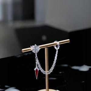 Boucles d'oreilles anime élégantes en argent, Boucles d'oreilles anime unisexe, Bijoux cosplay anime, Puce d'oreille en chaîne