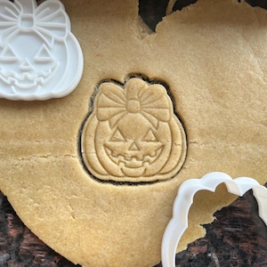 Halloween pumpkin cookie cutter, Pumpkin biscuit mold, Halloween polymer clay cutter, Scary fondant stamp, Halloween favor, Gift for crafter