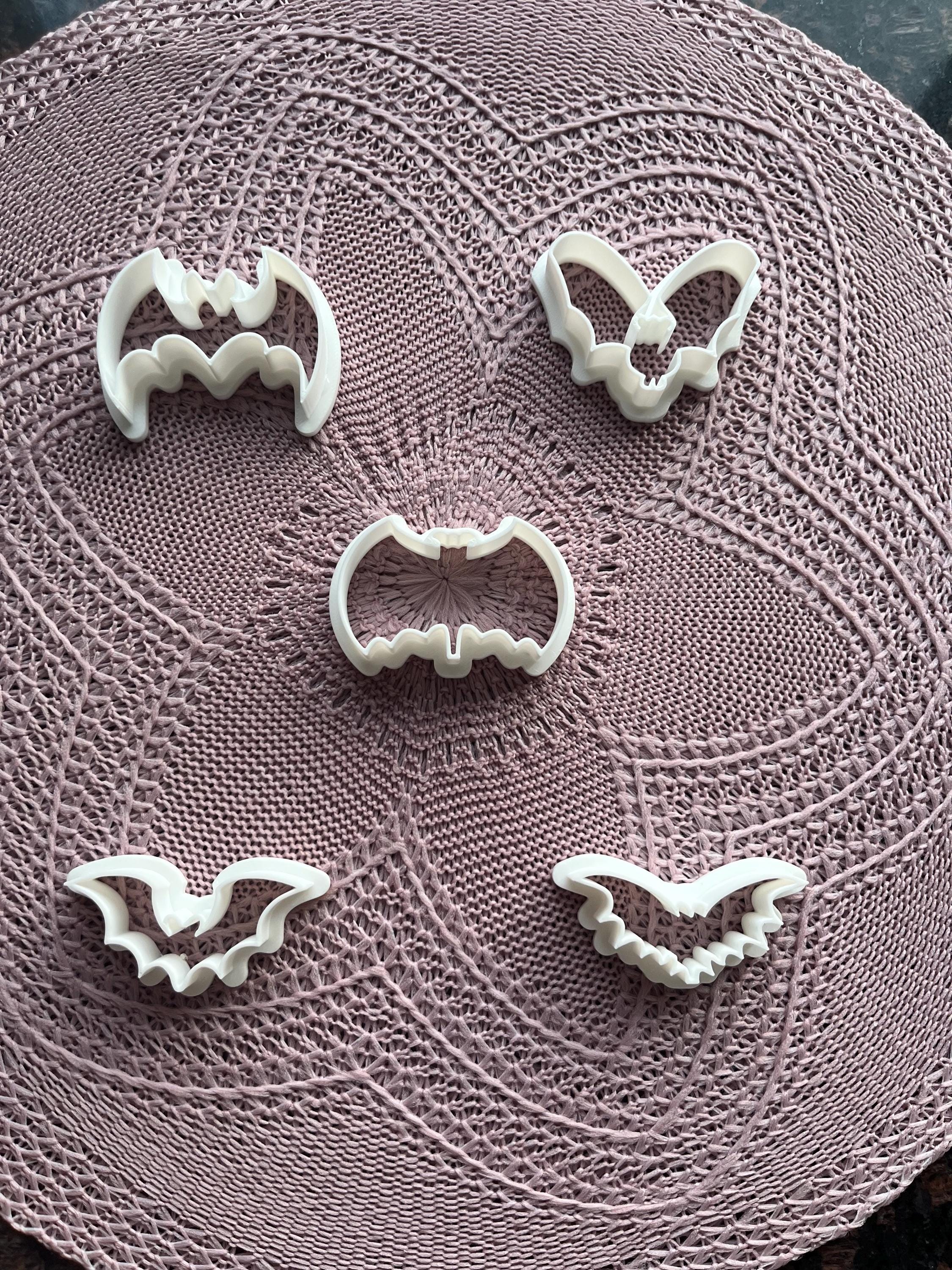 Bat Shape Plastic Cookie Cutter – Halloween Baking Tool For Fondant, Dough & Icing