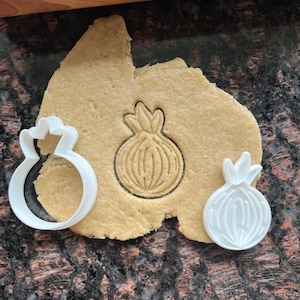 Onion cookie cutter, Vegetable cookie mold, Garden theme cookie stamp, Spring kitchen gift, Funny veggie cookie cutter